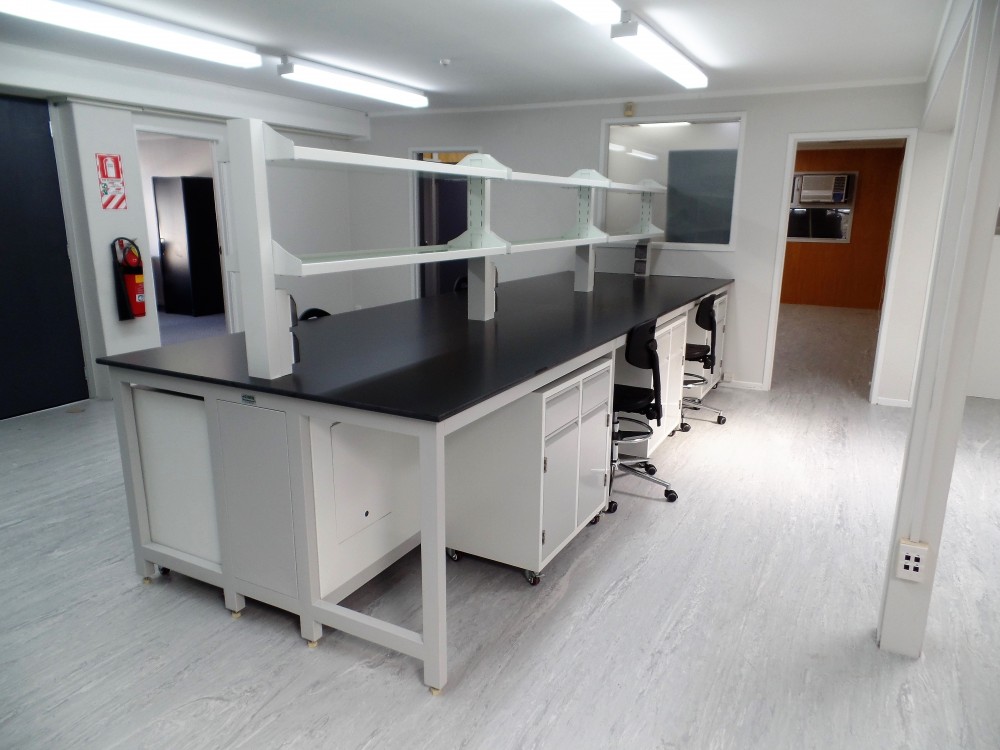 laboratory workbench4